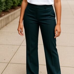 New York & Company Green Women's Dress Pants.
Size 6